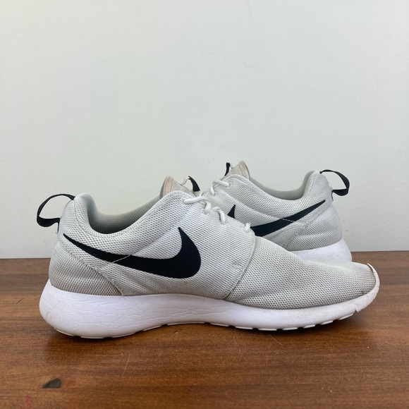 Nike Women’s Roshe One Running Shoes Size 12 White Black Oreo Mesh 844994-101. - Picture 7 of 13